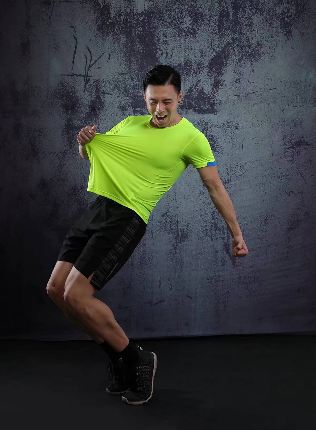 春夏新品 圓領(lǐng)短袖T恤 時尚運動文化衫 熒光綠